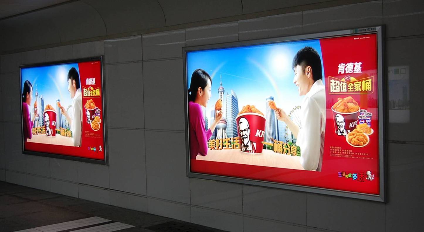 地鐵火車站拉布燈箱