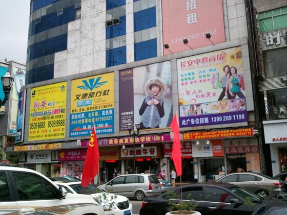 商場外墻噴繪布燈箱