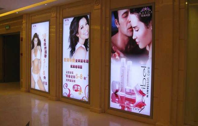 商場室內廣告燈箱