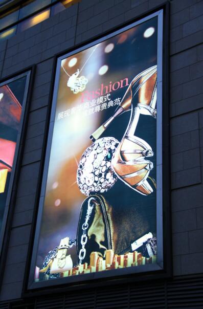 商場外墻廣告燈箱制作